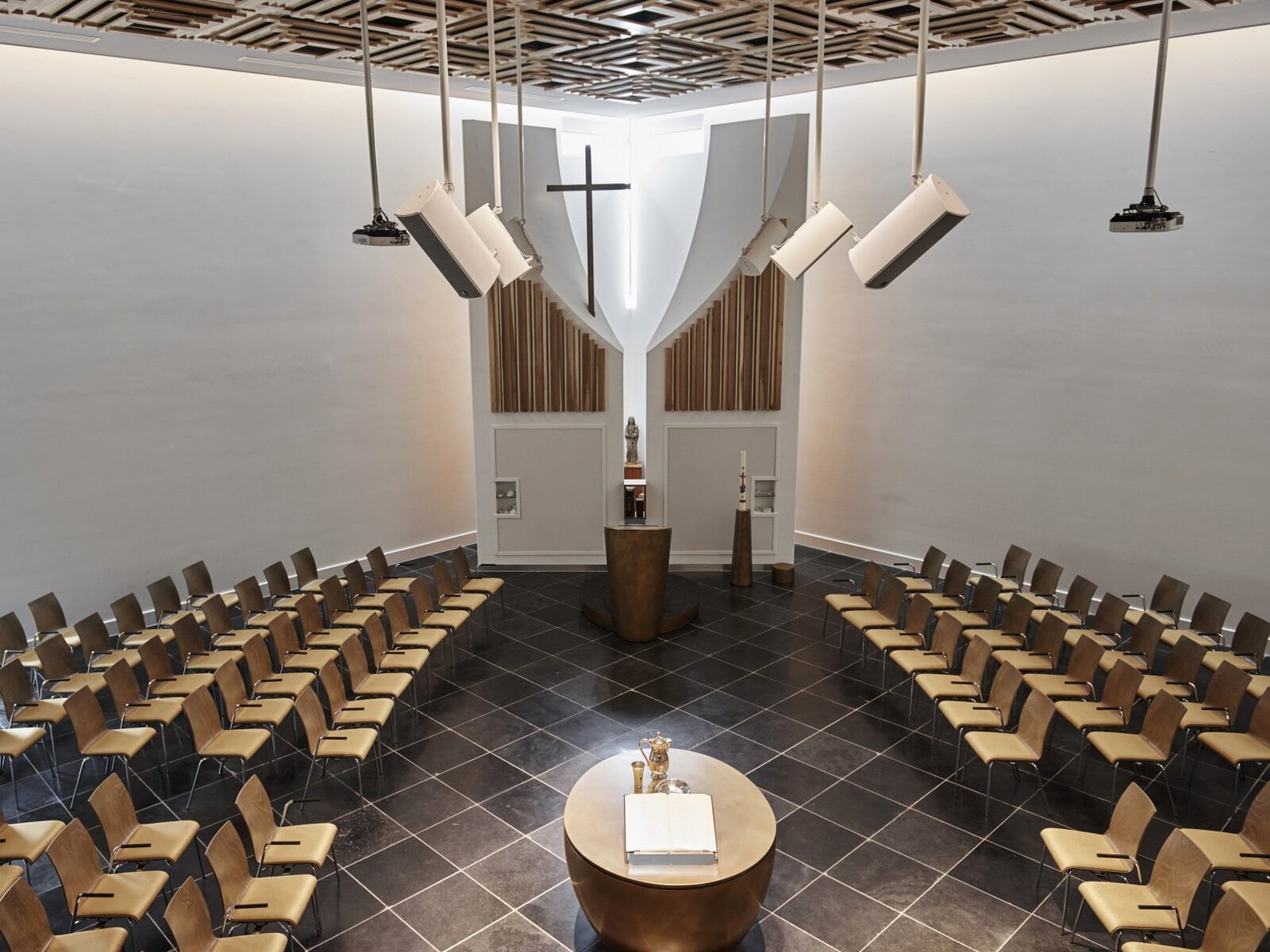 ENZO-architect-interieurarchitect-Rijsenhout-zakelijk-kerkgebouw-018-1612×1209-min