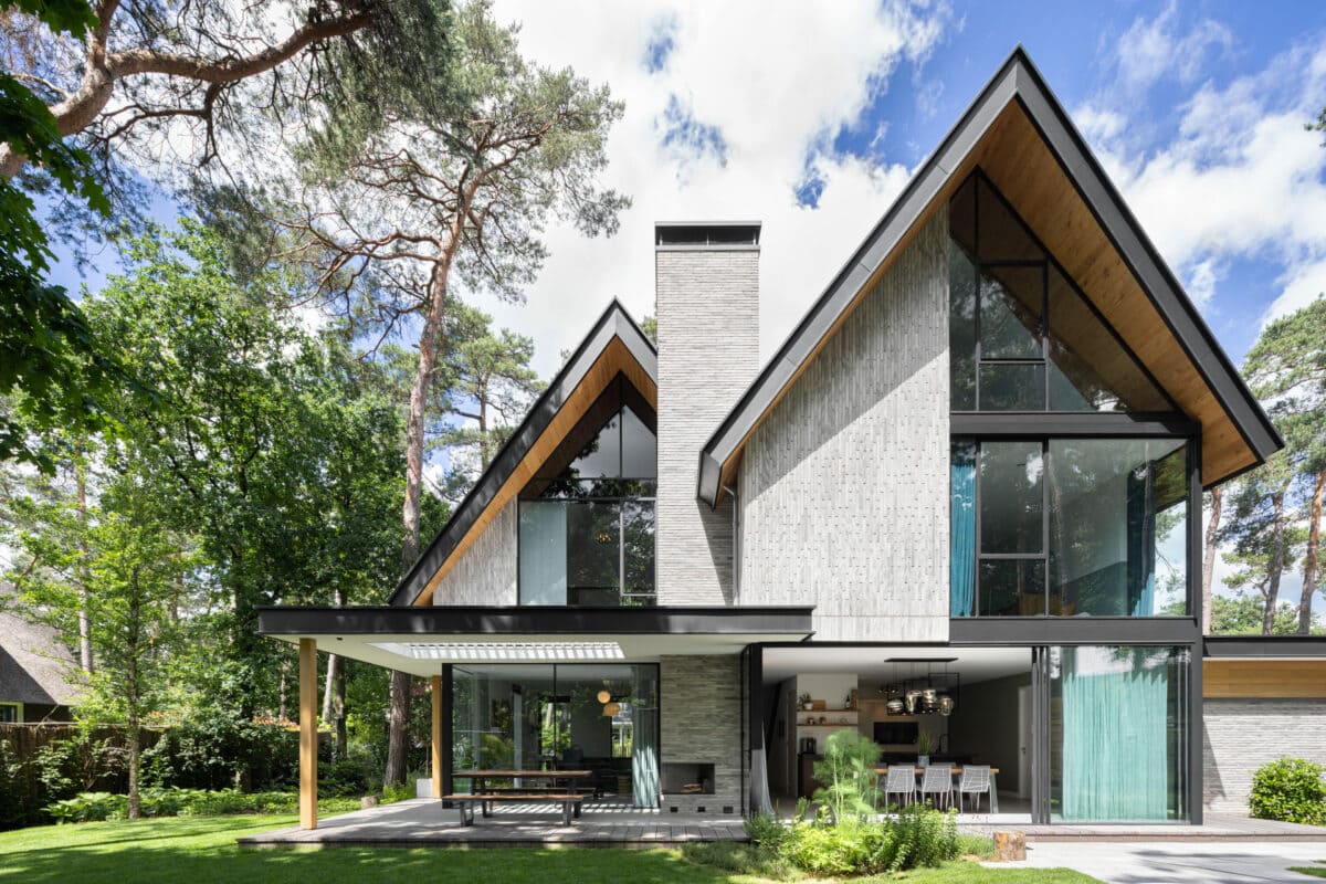 Modern-woonhuis-in-het-bos-scaled-1200×12000